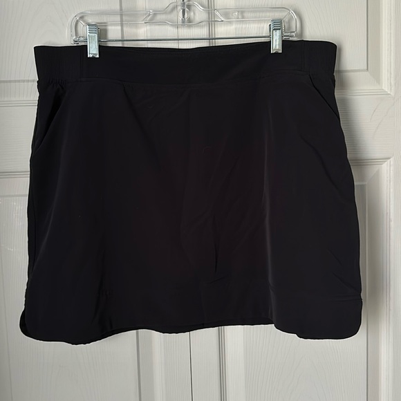 32 Degrees Pants - 32 Degrees black skort with pockets size XL (offers and bundles welcome)